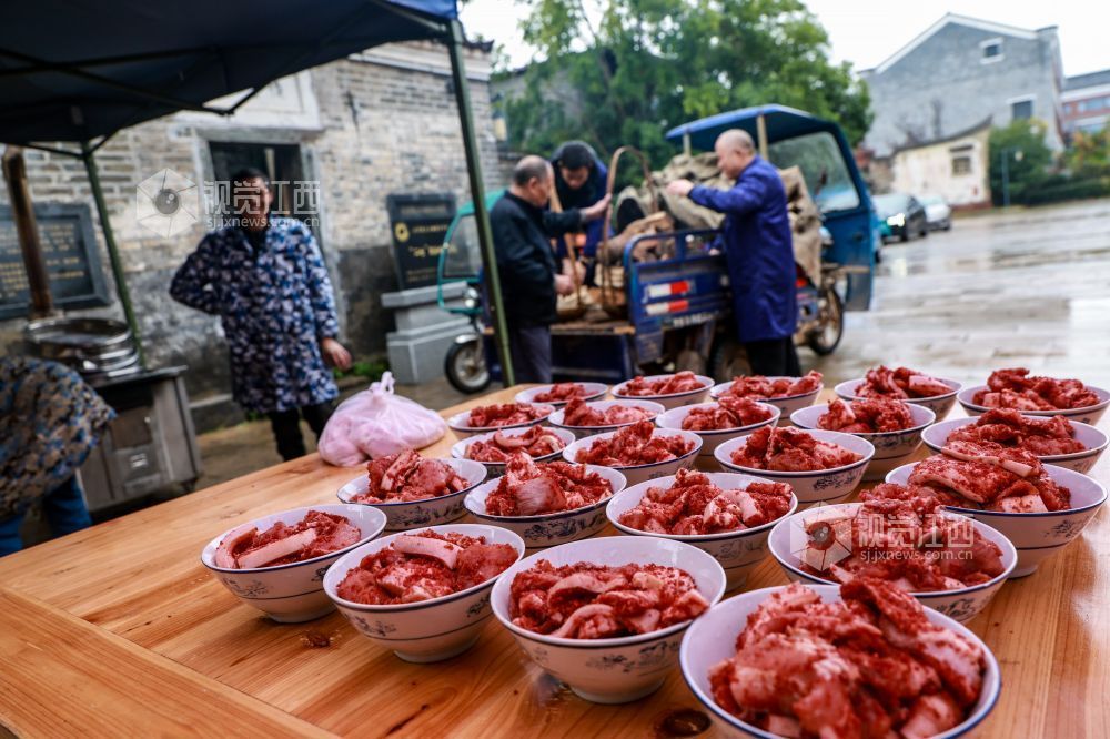 2026年3月1日，江西省吉安市青原区渼陂古村举办灯庆活动，现场锣鼓喧天，欢声阵阵。