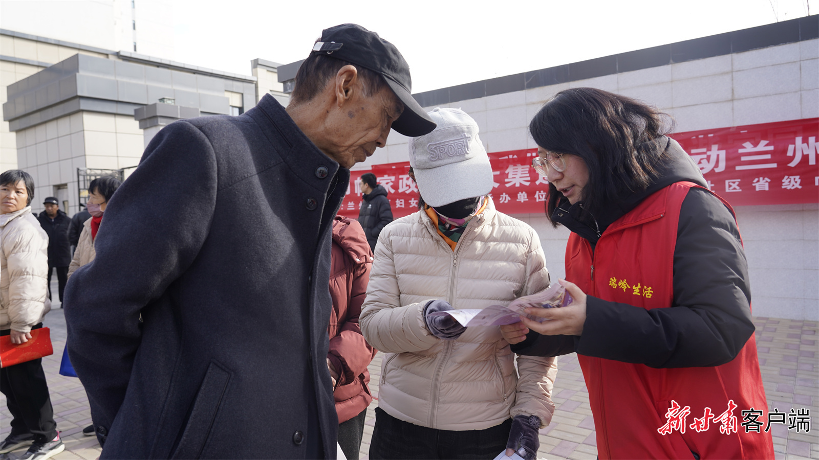 赵振香代表在社区开展公益服务　图片由受访者提供