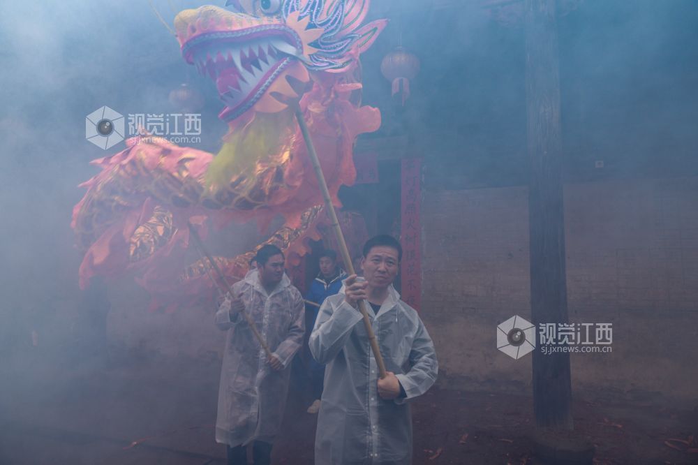 2026年3月1日，江西省吉安市青原区渼陂古村举办灯庆活动，现场锣鼓喧天，欢声阵阵。