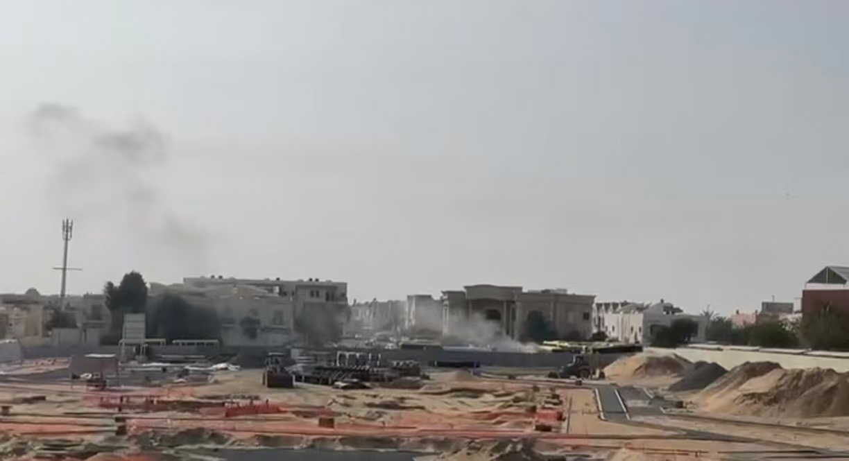 导弹残片坠落在mirdif社区附近中国学校。受访者供图