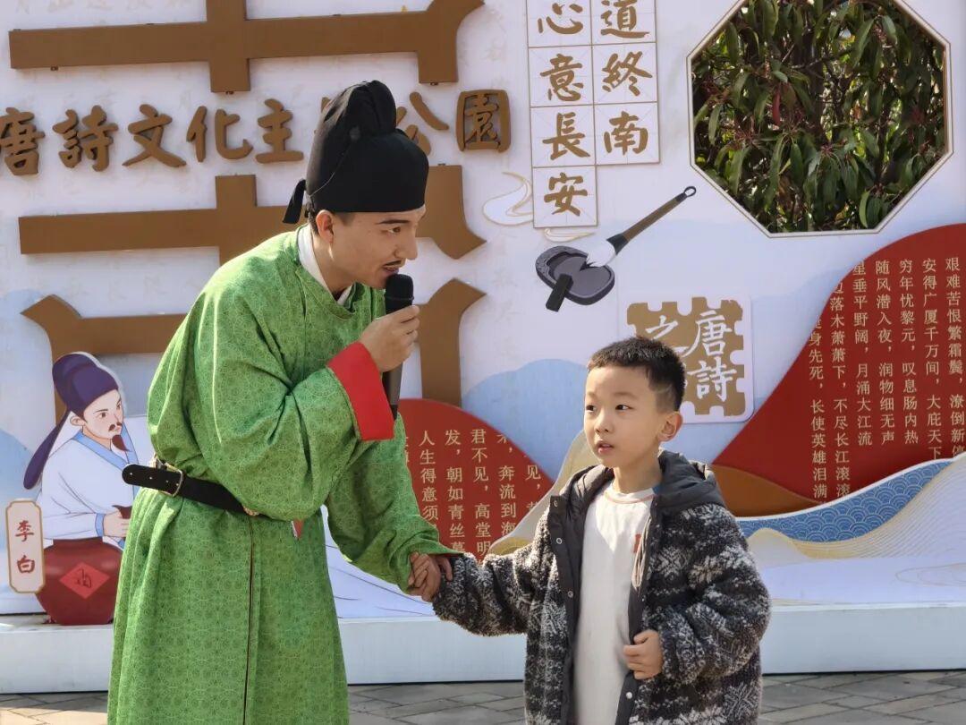 ▲“诗仙对诗”图源:西安曲江池遗址公园