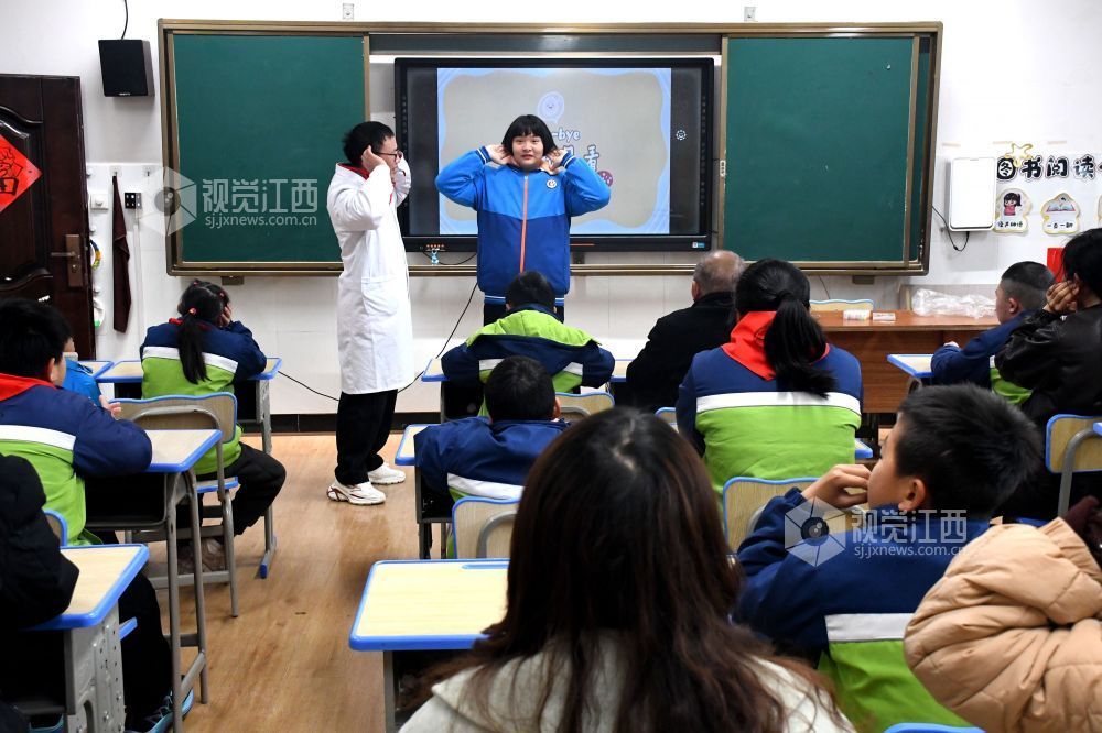 江西南丰:“爱耳日”宣传进校园(图)