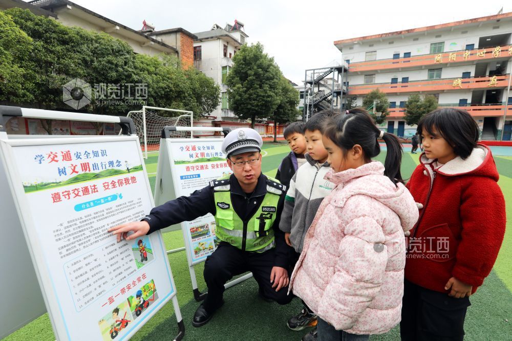 江西分宜：交通安全进校园 上好开学第一课（图）