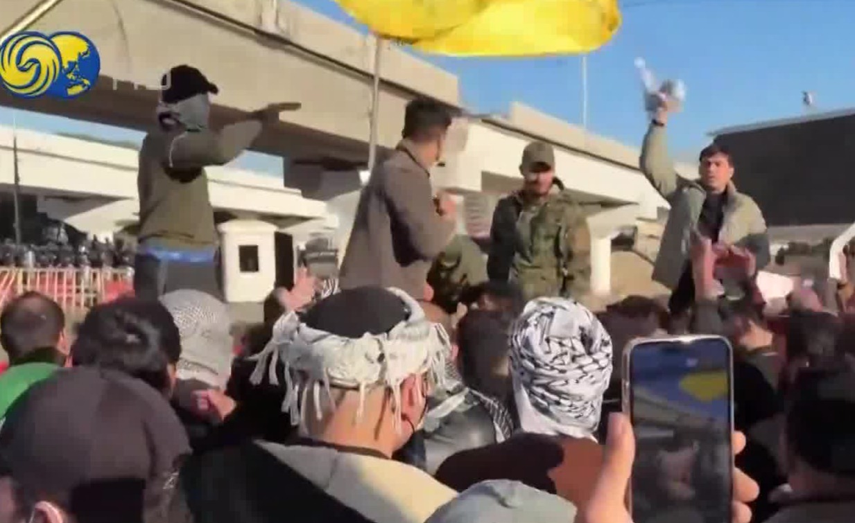 伊拉克民众在美国大使馆外示威