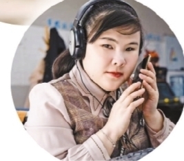 90后视障者周彤能够 借助读屏软件等处理各类工作