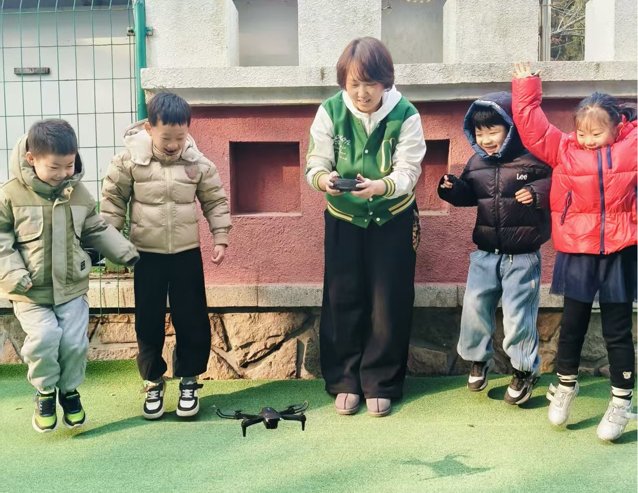 点燃科技梦、一起向未来——青岛市市北区宝应路幼儿园福东分园“科技潮范”开学典礼惊艳启幕
