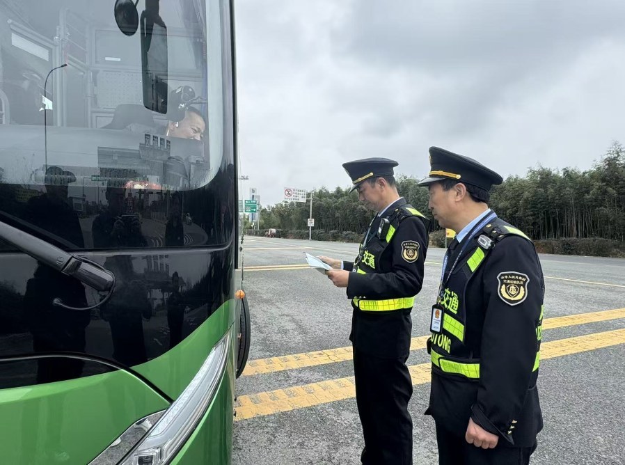 搭档24年,抚州这对“60后”执法员的最后一个春运