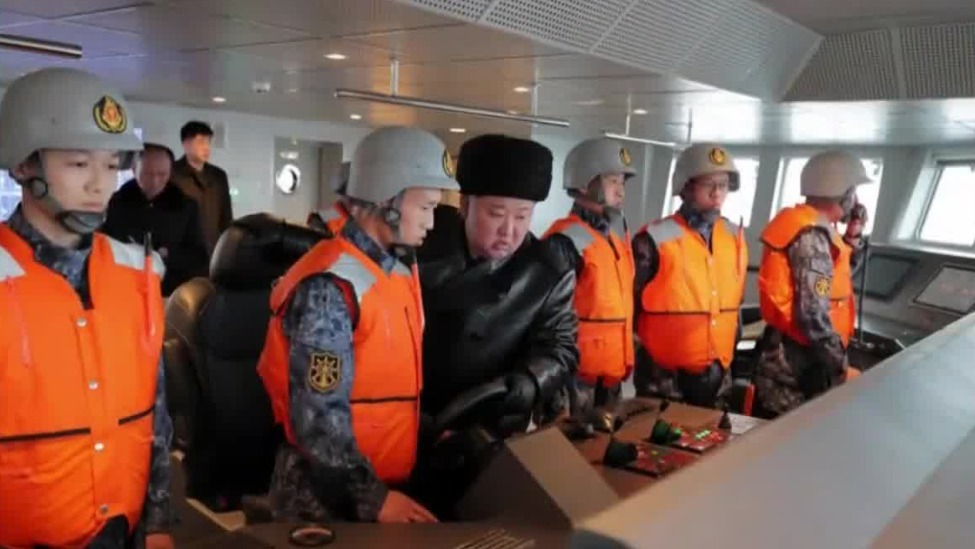 金正恩视察崔贤号驱逐舰，韩媒：朝方具备核能力