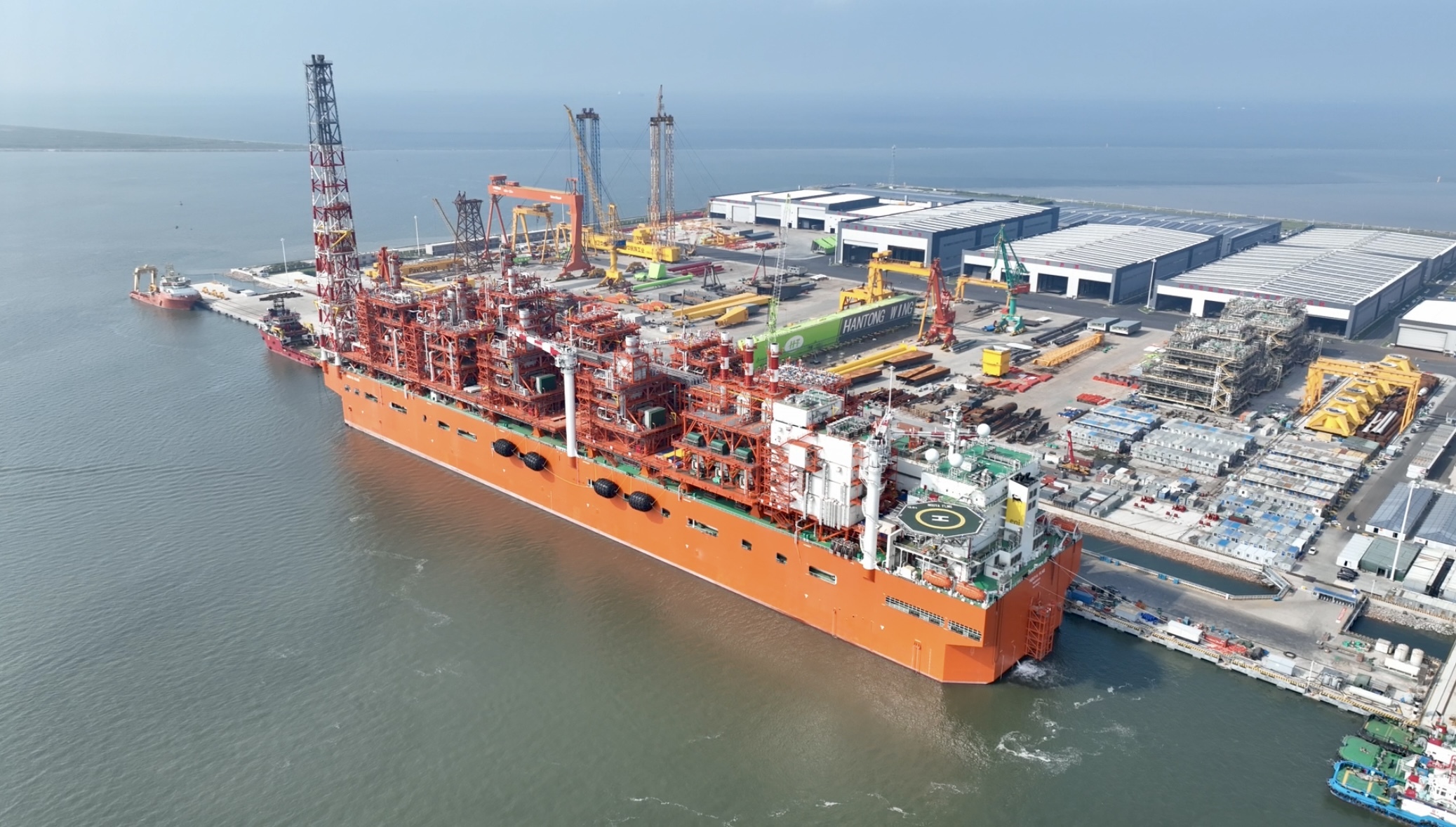 “恩古雅"破浪出海 倪天伟摄