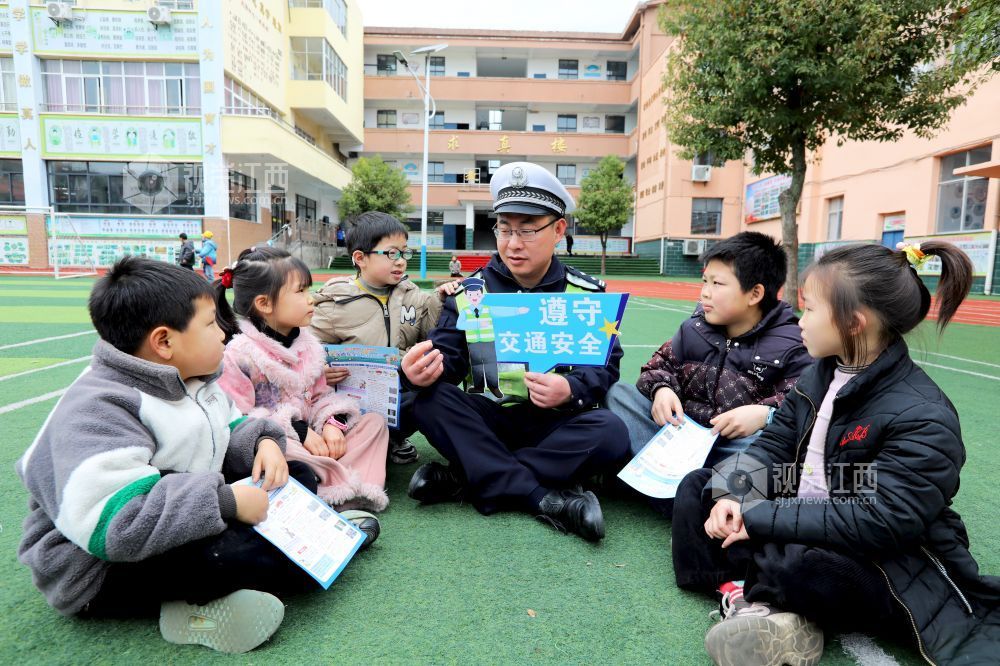 江西分宜：交通安全进校园 上好开学第一课（图）