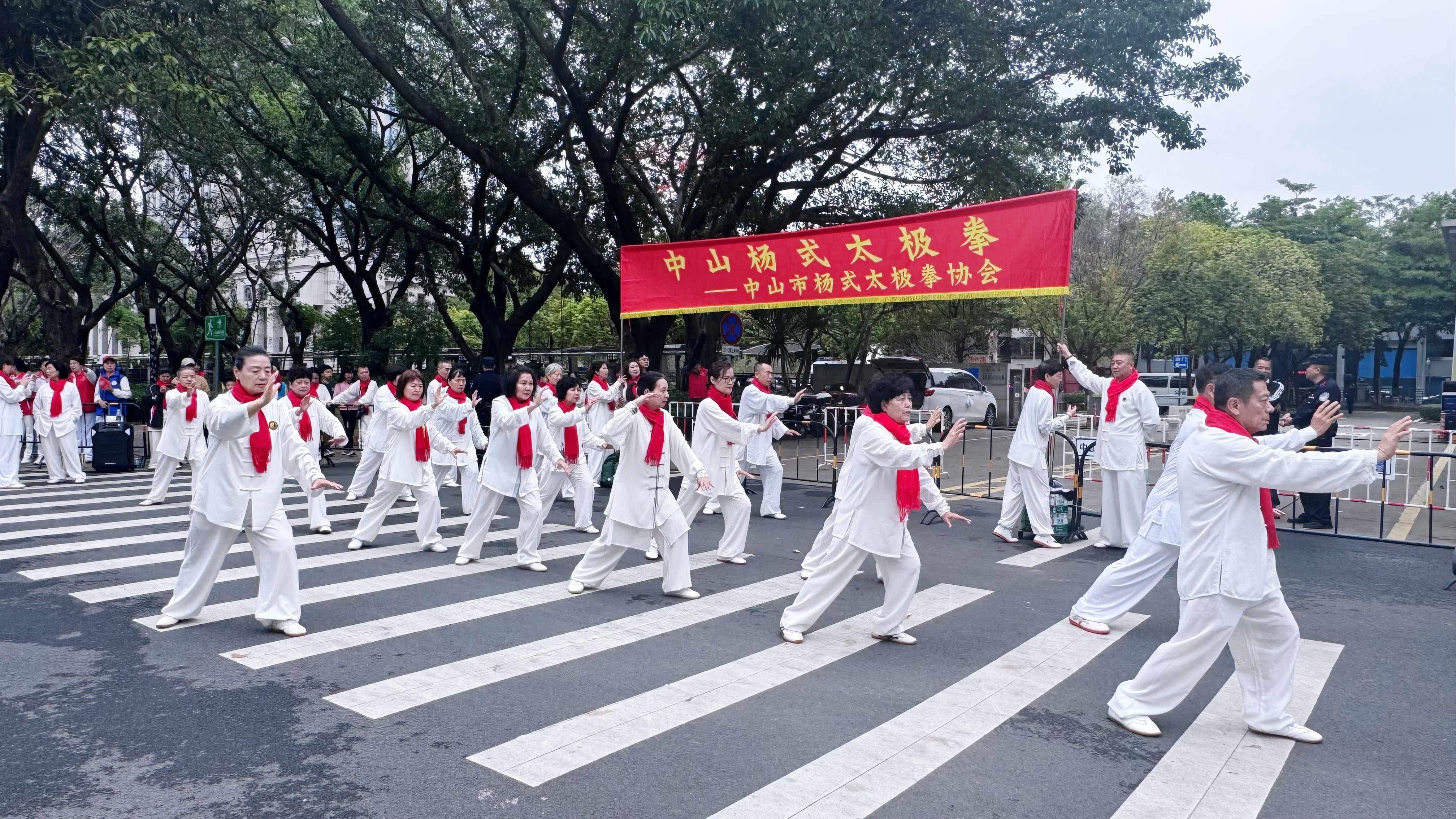 博爱之城向善而行：中山慈善万人行展现文化与科技交融新风采