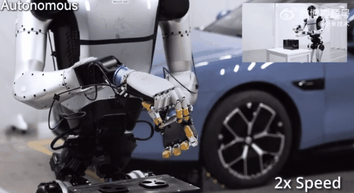 首次曝光!小米机器人给小米汽车安装车标:一气呵成 还会先撕膜