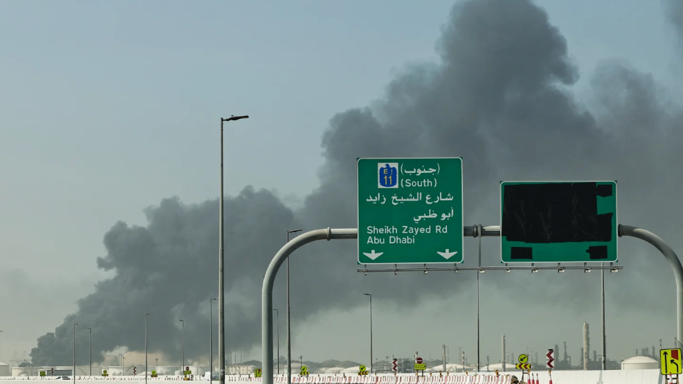 迪拜遭袭击后产生的浓烟