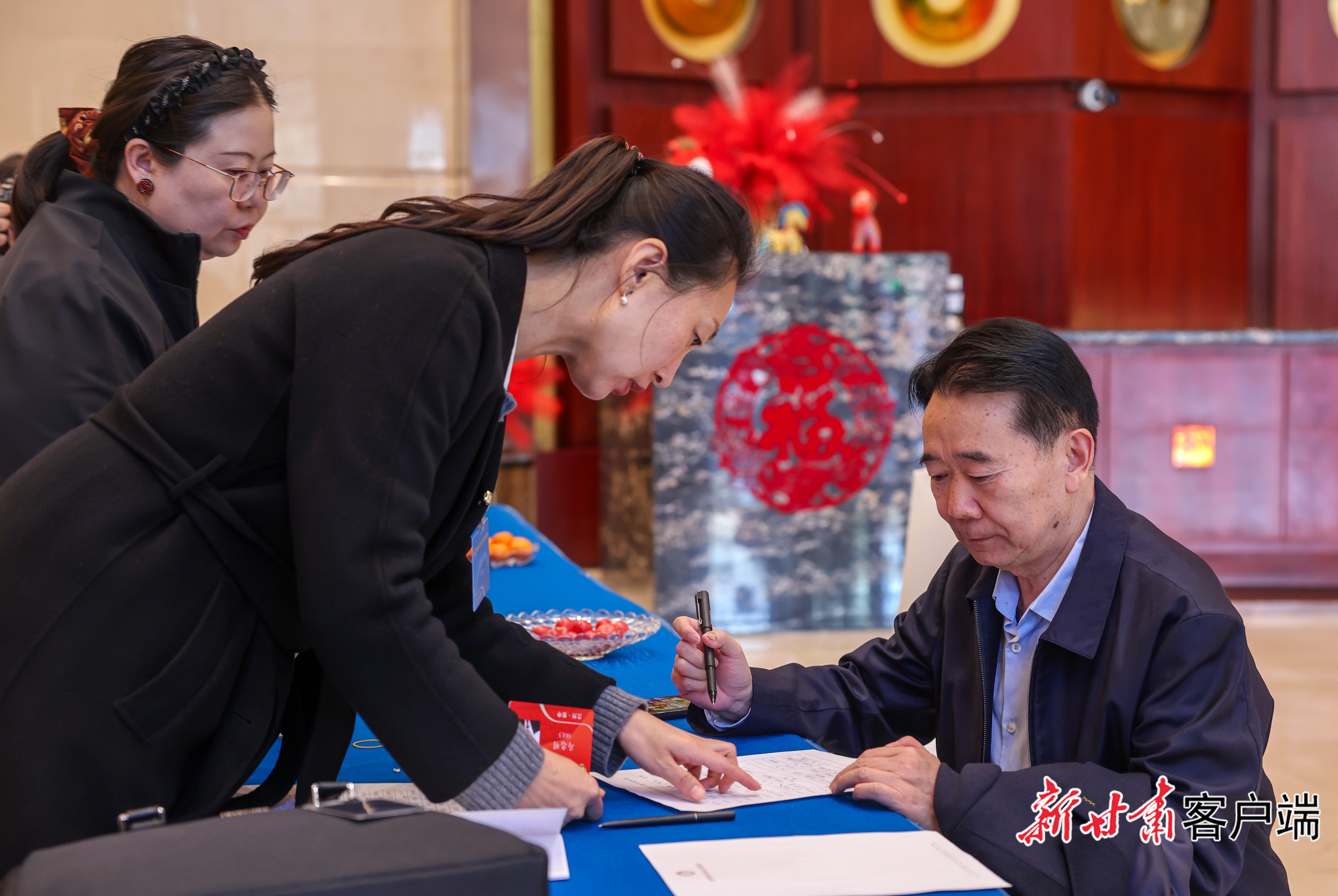 3月1日，住甘全国政协委员在兰州集中。新甘肃&middot;甘肃日报记者　冯乐凯　摄