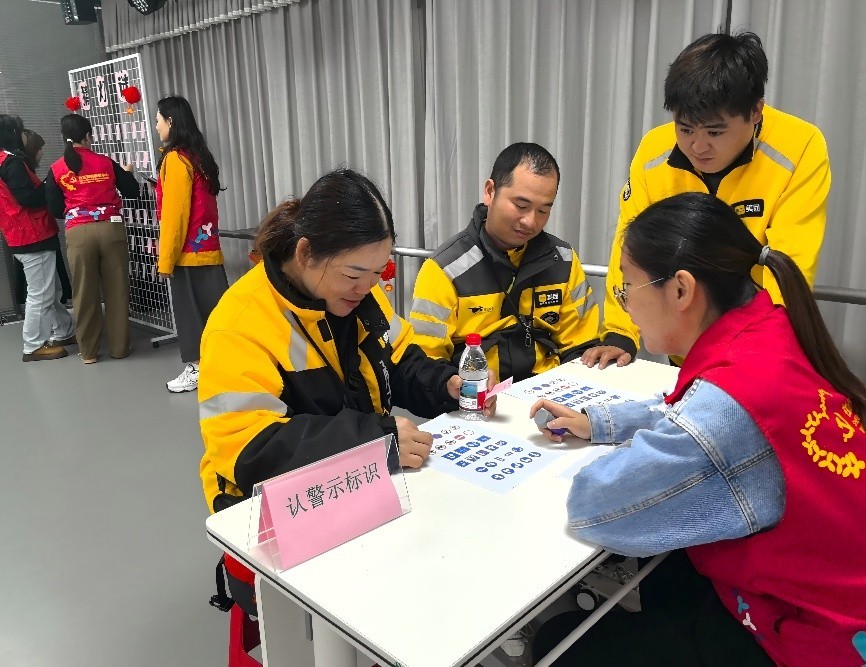 “红细胞”燃动横岗，党员志愿红浸润民心——横岗街道举办“奔跑吧！红细胞”雷锋集市志愿服务活动