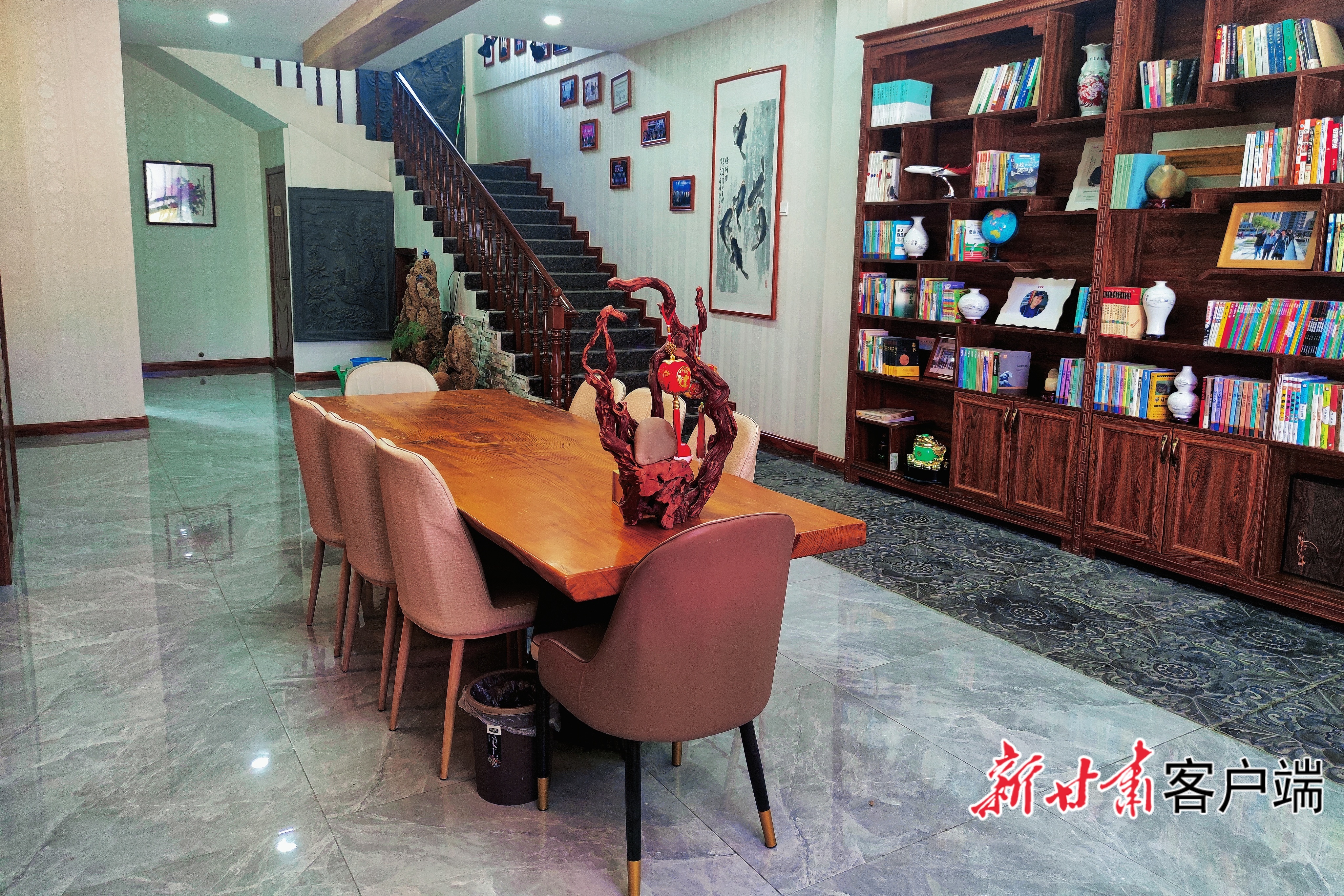 甘肃金鲤鱼文化发展有限公司一楼大厅