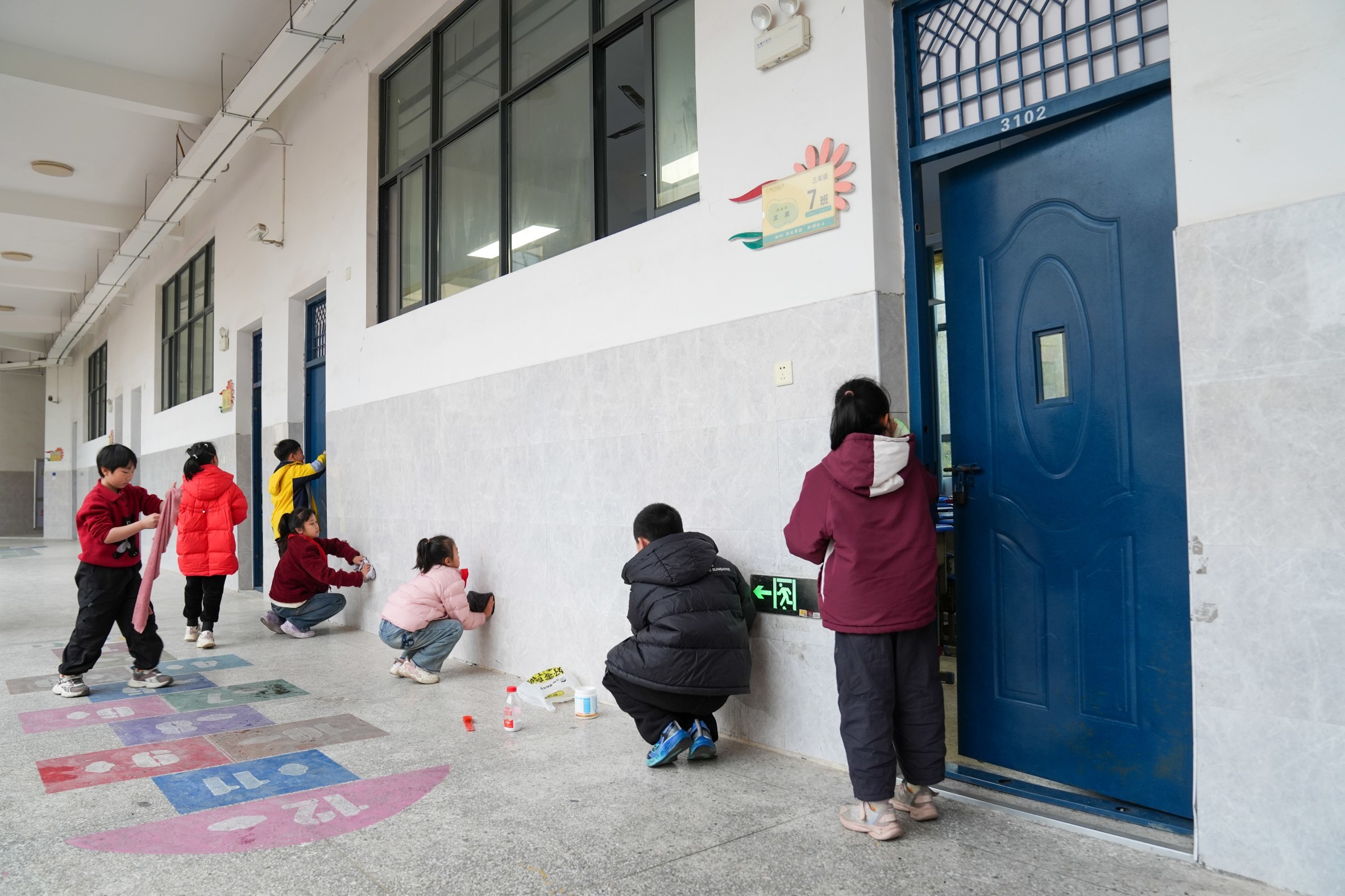 组图直击！新余开学第一天：领新书、大扫除、笑脸多