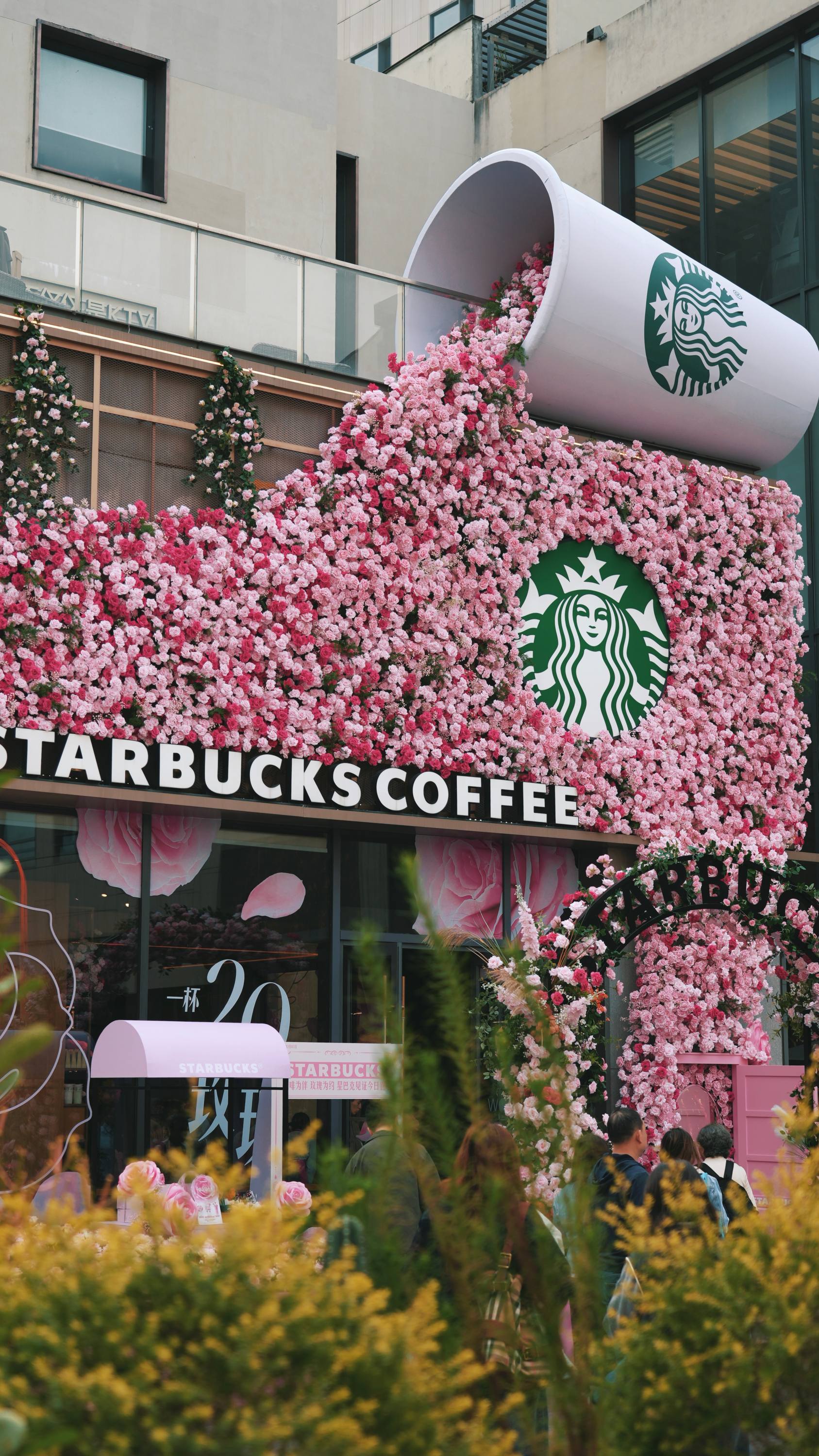 政企搭台共筑“玫瑰之约”，福田区为甜蜜经济注入首店首发新势能