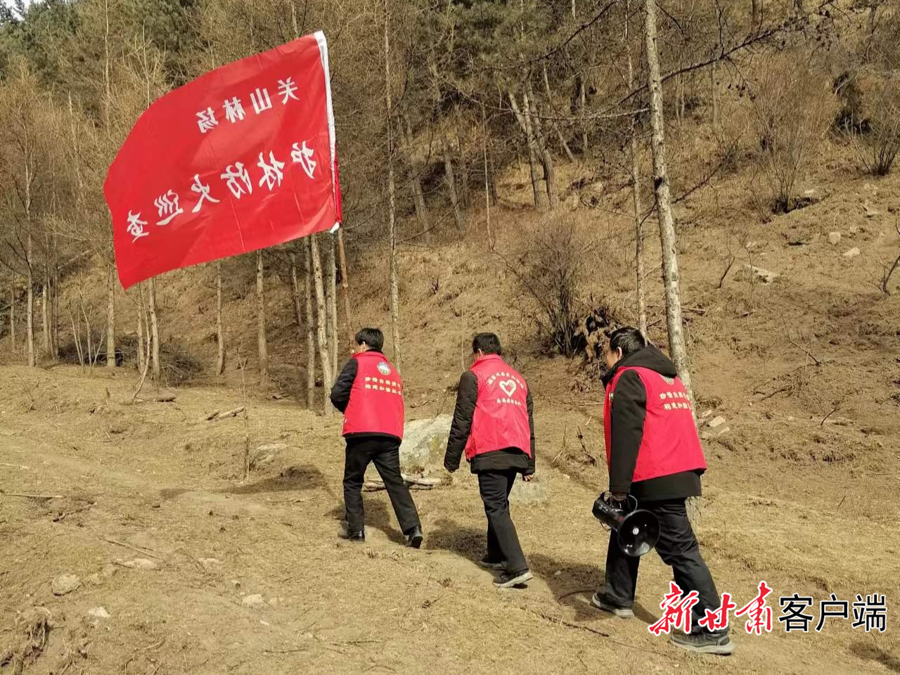 护林防火巡查　甘肃省林业和草原局供图