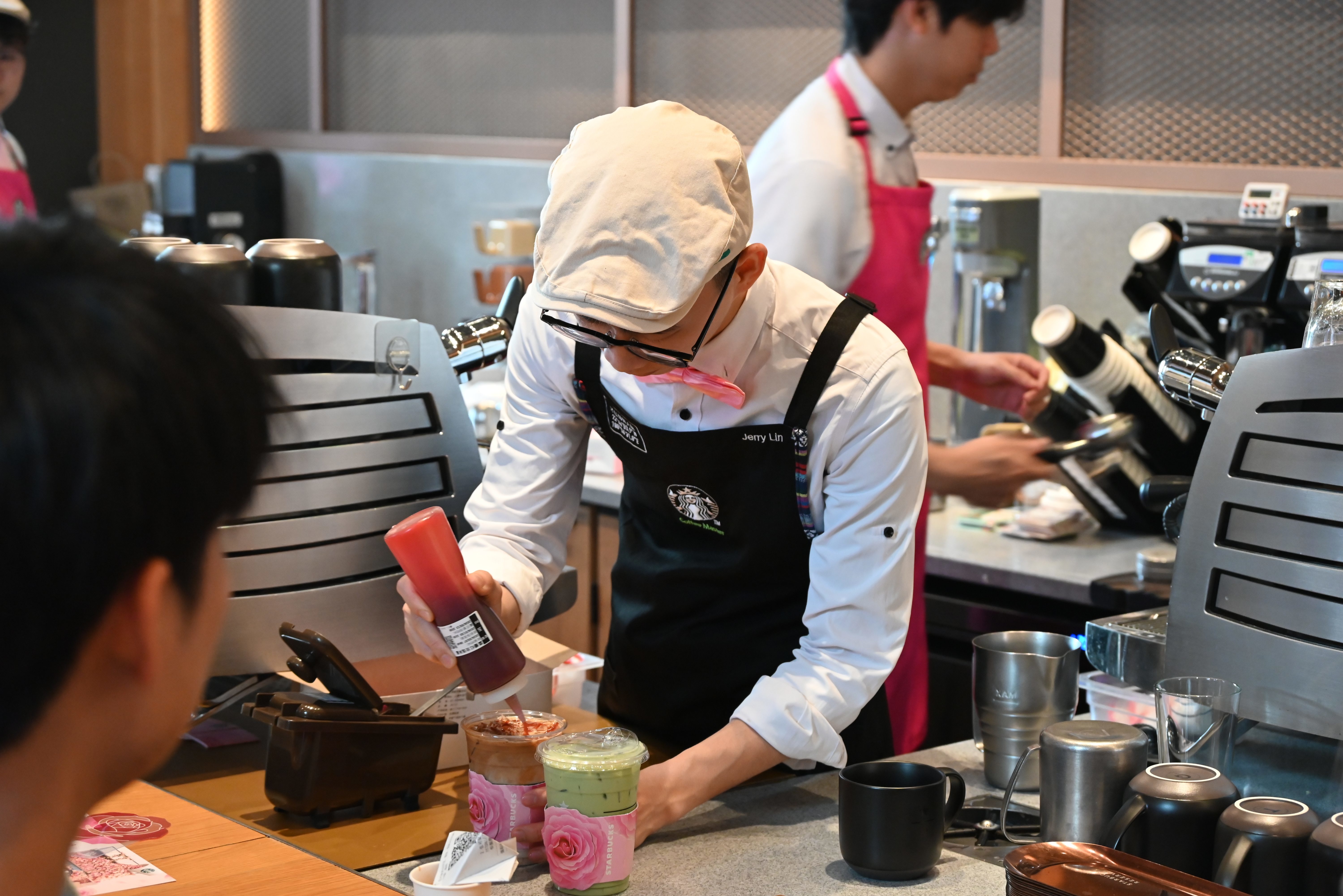 政企搭台共筑“玫瑰之约”，福田区为甜蜜经济注入首店首发新势能