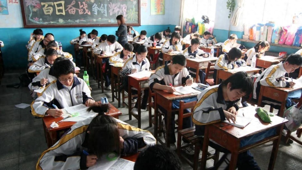 委员甘华田建议将普职分流延后至18岁