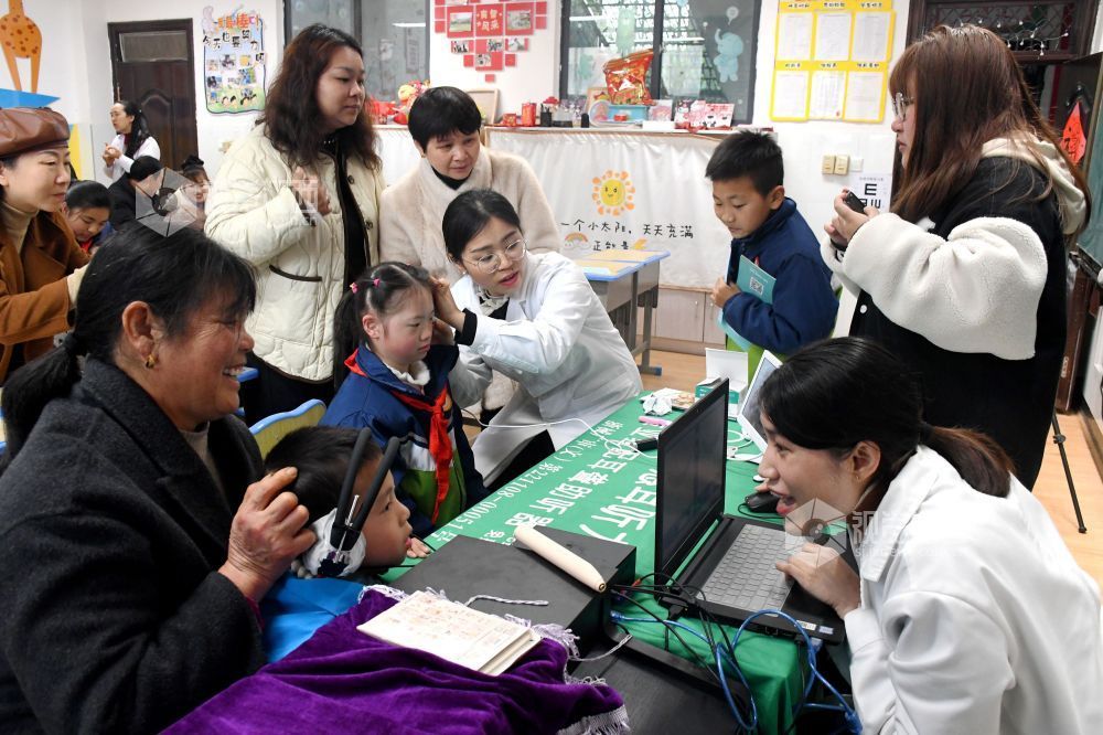 江西南丰:“爱耳日”宣传进校园(图)