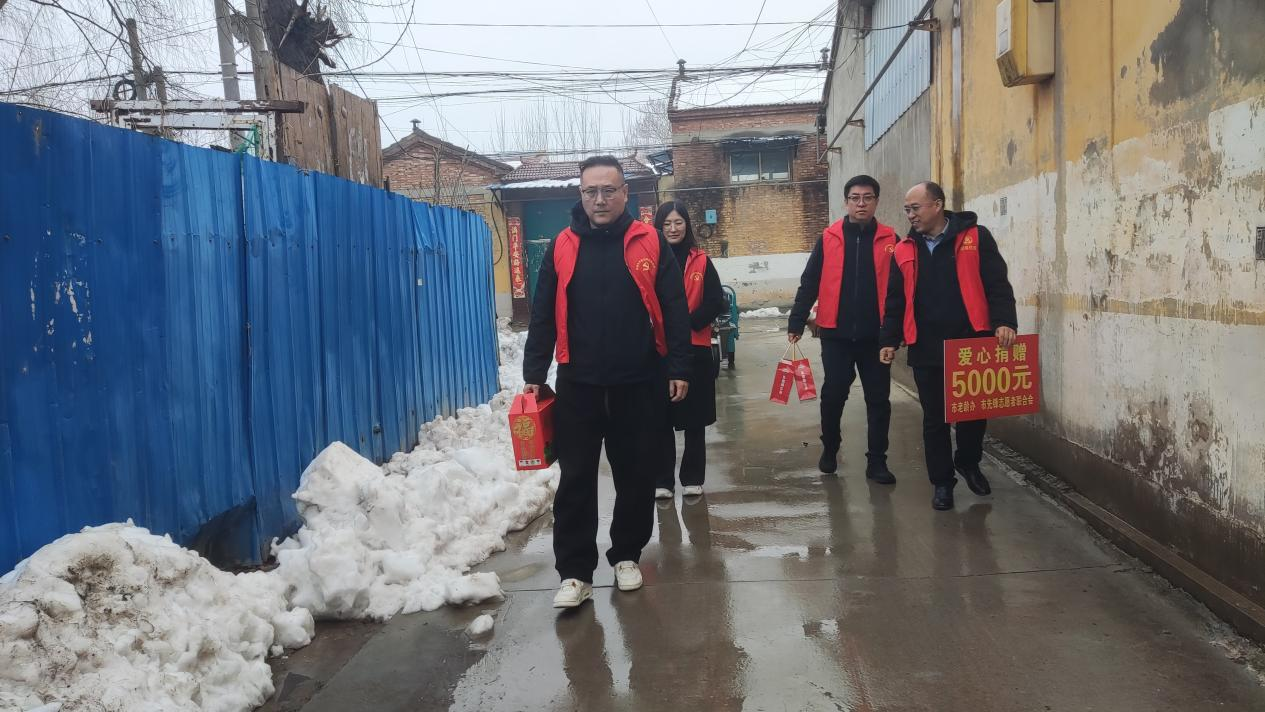 聊城先锋志愿者开展“一老一小”走访慰问志愿服务