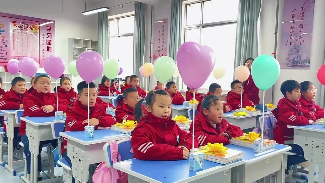 直击开学第一天　甘肃灵台神兽回笼活力满满