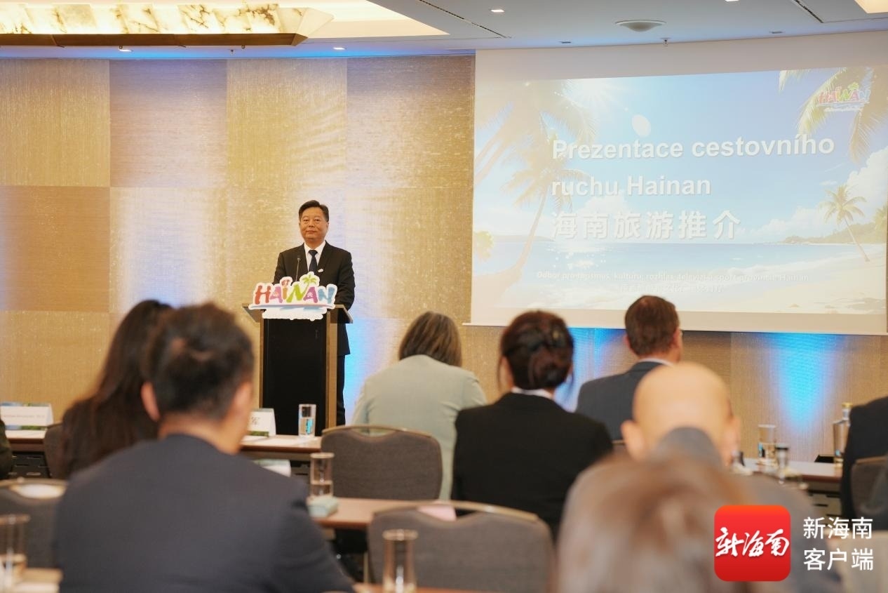 海南省旅文厅厅长陈铁军进行海南旅游推介。海南省旅文厅供图