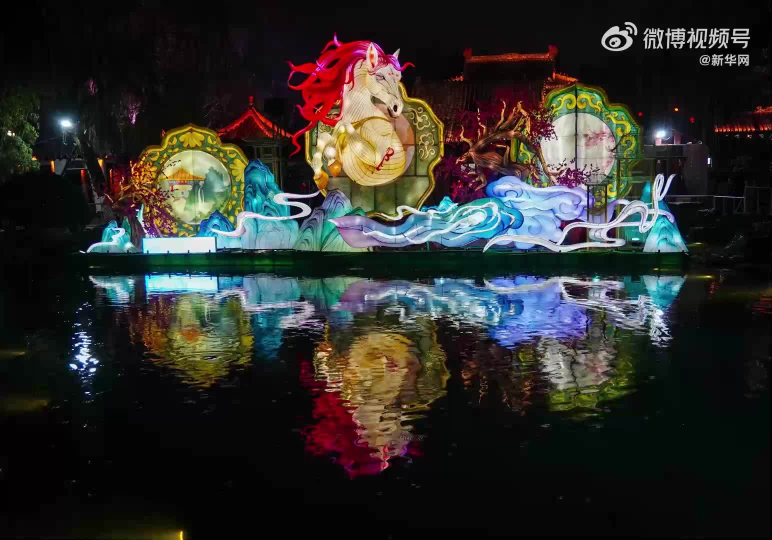去天下第一泉赏璀璨彩灯迎元宵
