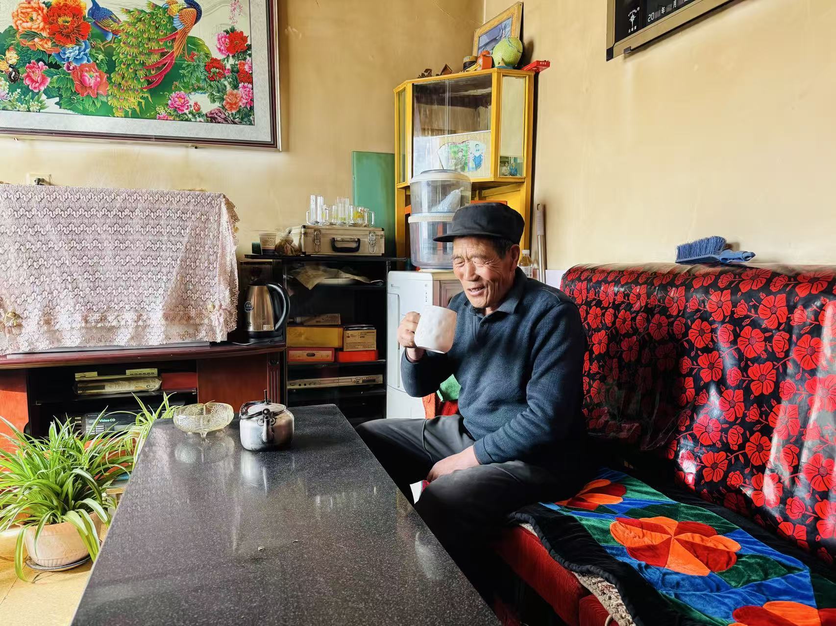 金积朝喝上了自来水沏的茶