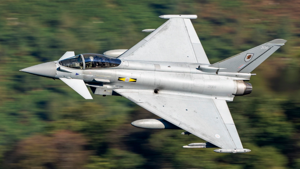 图为英国空军装备的“台风”斗殴机