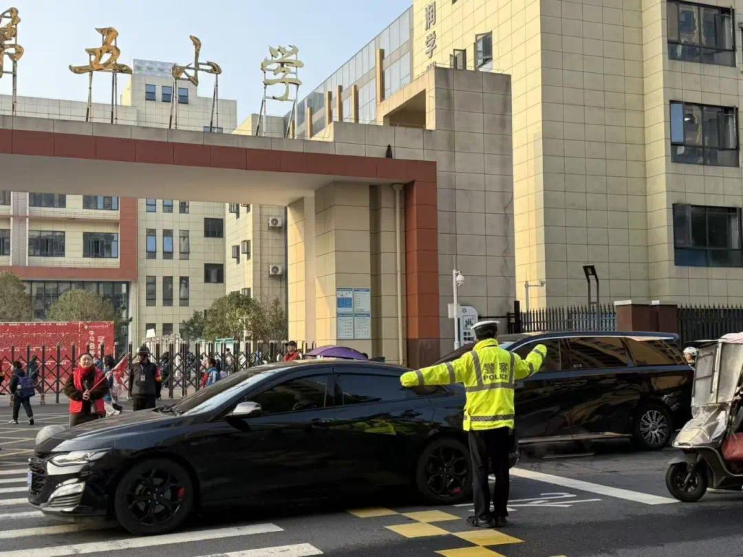 交警2.jpg