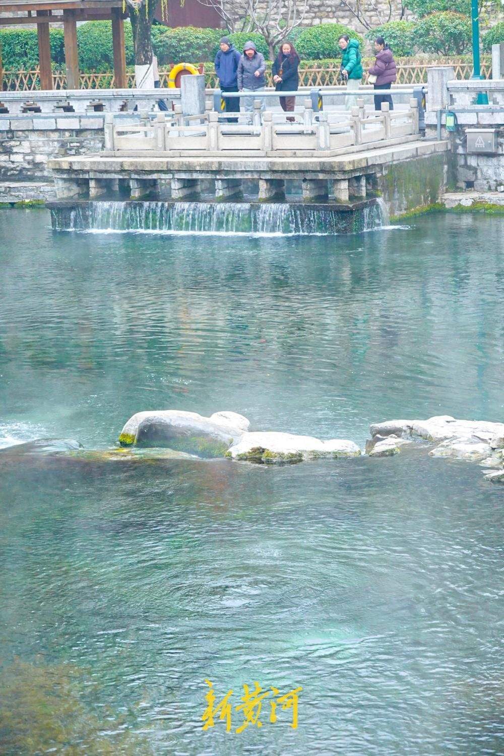 冷空气解锁泉城仙境 黑虎泉现“云雾润蒸”景观
