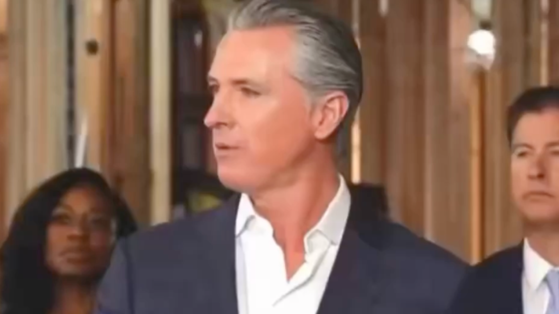 加州州长愤怒质问美以为何炸死伊朗儿童：他们难道是什么威胁吗？