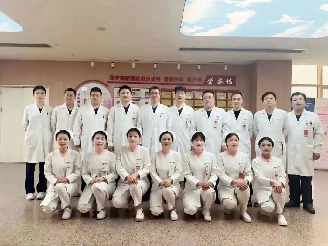 缝完被子随手一别 4cm缝衣针扎进肚子！