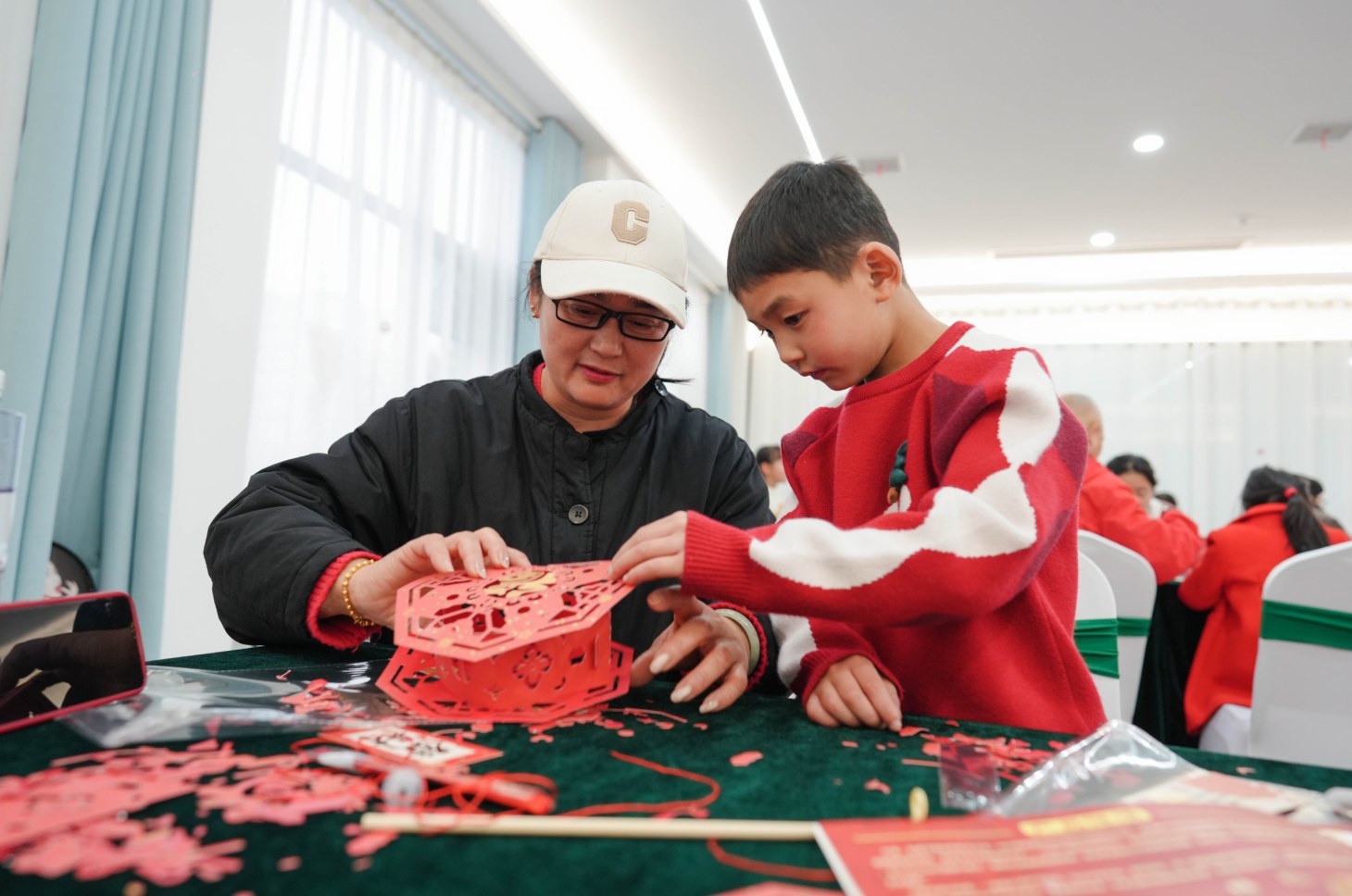 激光秀、猜灯谜、做花灯、舞桥灯！抚州各地热热闹闹庆元宵