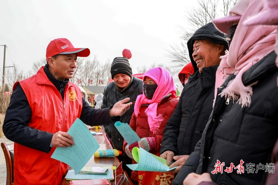 金塔县航天爱心志愿者协会开展文明新风进乡村宣传活动　本文图片除署名外，由受访者提供。