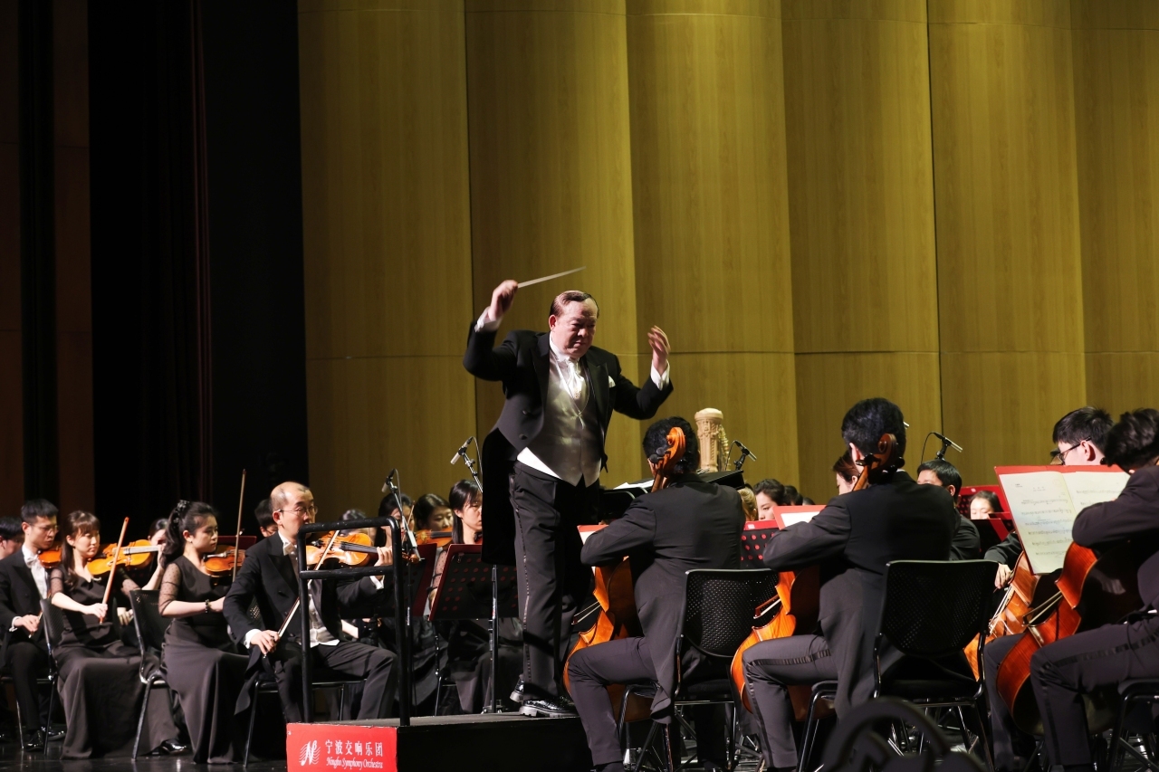 俞峰大师执棒！鄞州区元宵音乐会奏响“奔腾2026”
