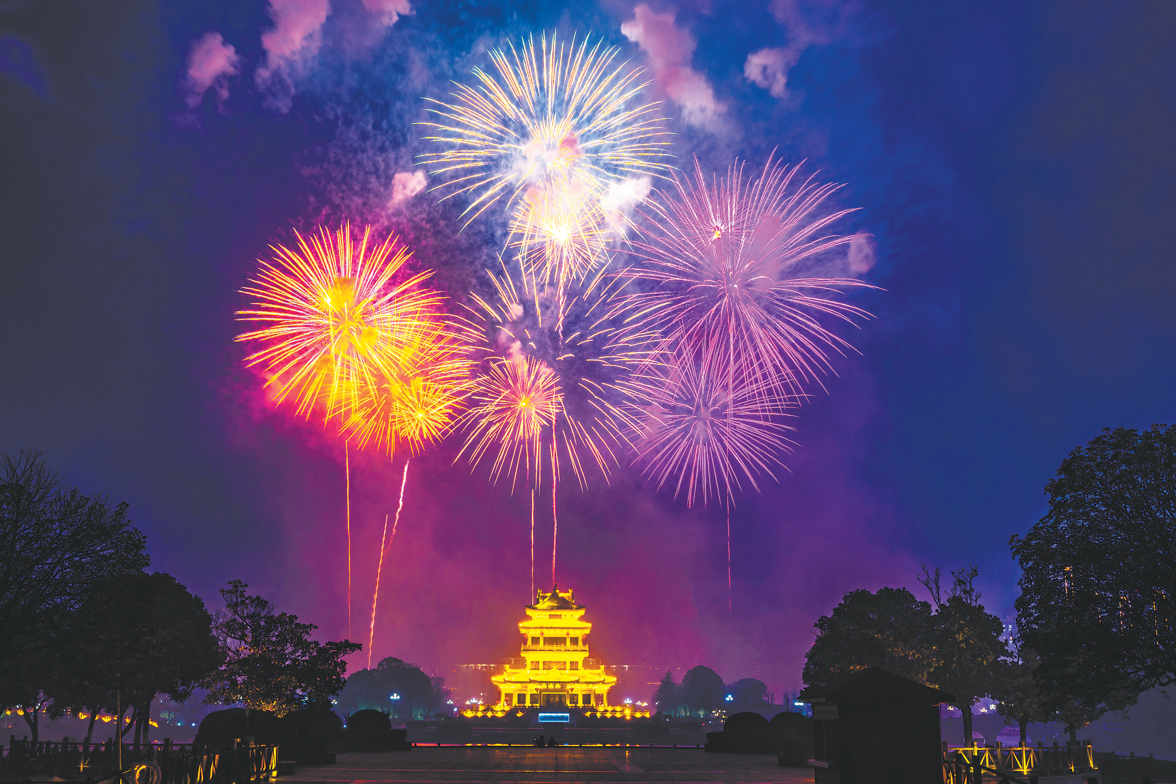 江西抚州：元宵烟花晚会（图）
