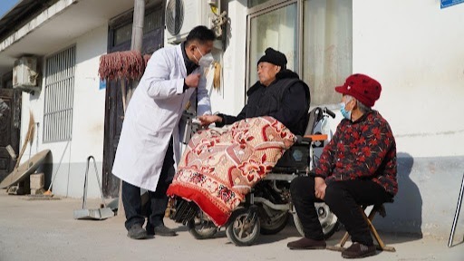 政协委员谈调研基层医疗：不要说人才，人都没有