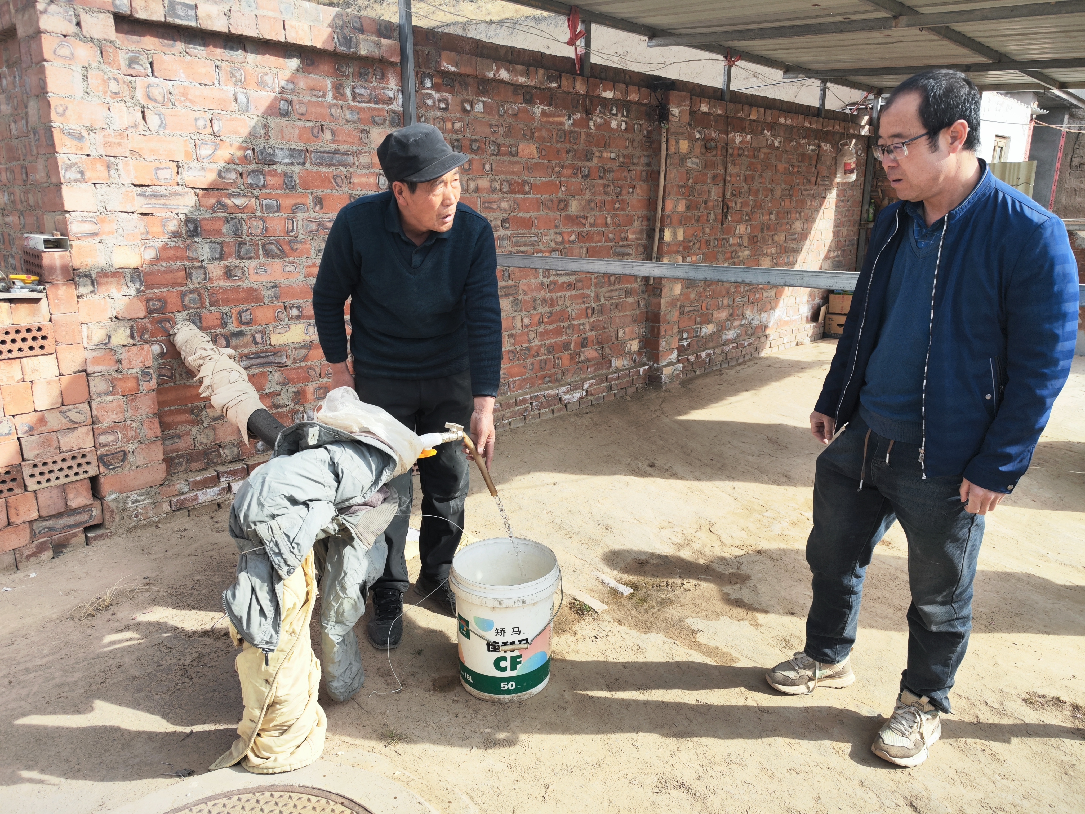 告别窖水，村民用上了自来水。