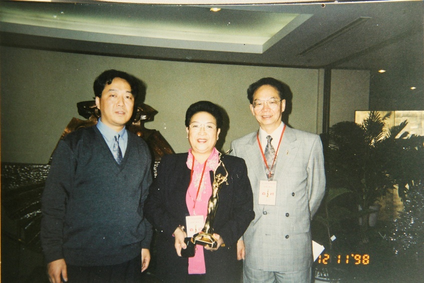我与周伯伯和邓导共同参加中国电视金鹰奖颁奖典礼