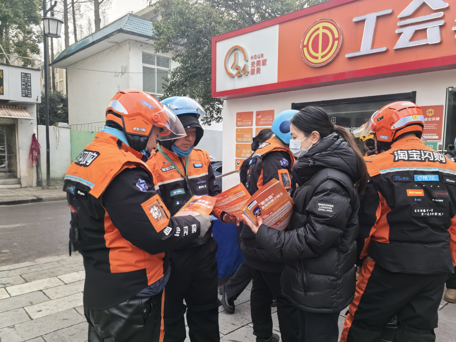 浦发银行武汉分行全面开展2026年“3·15”金融消费者权益保护教育宣传活动