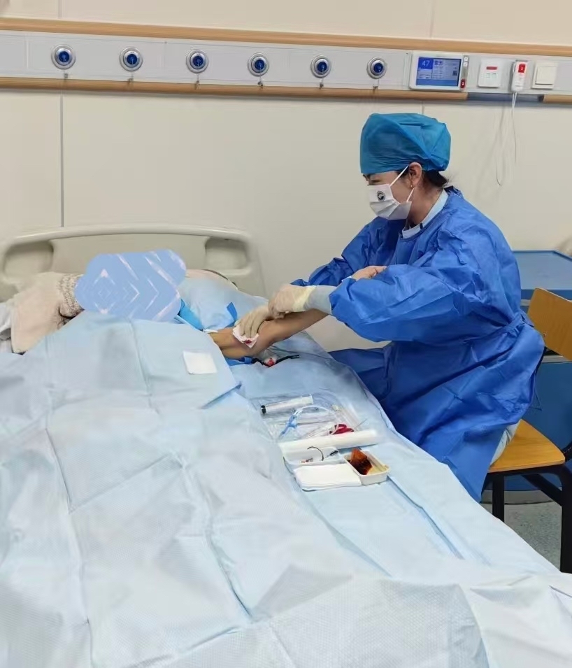 马小娟开展治疗