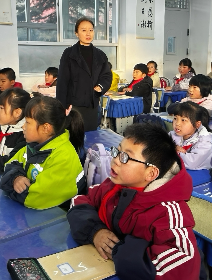 王艳在早自习领读