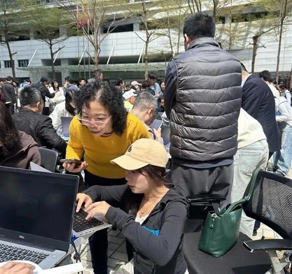 全民疯抢！60岁大爷大妈也开始养龙虾了 官方：极易引发网络攻击、信息泄露