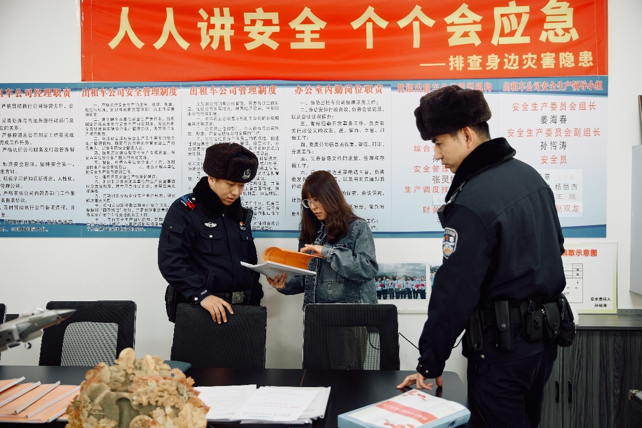 双城分局民警给辖区企业提供安全防范指导