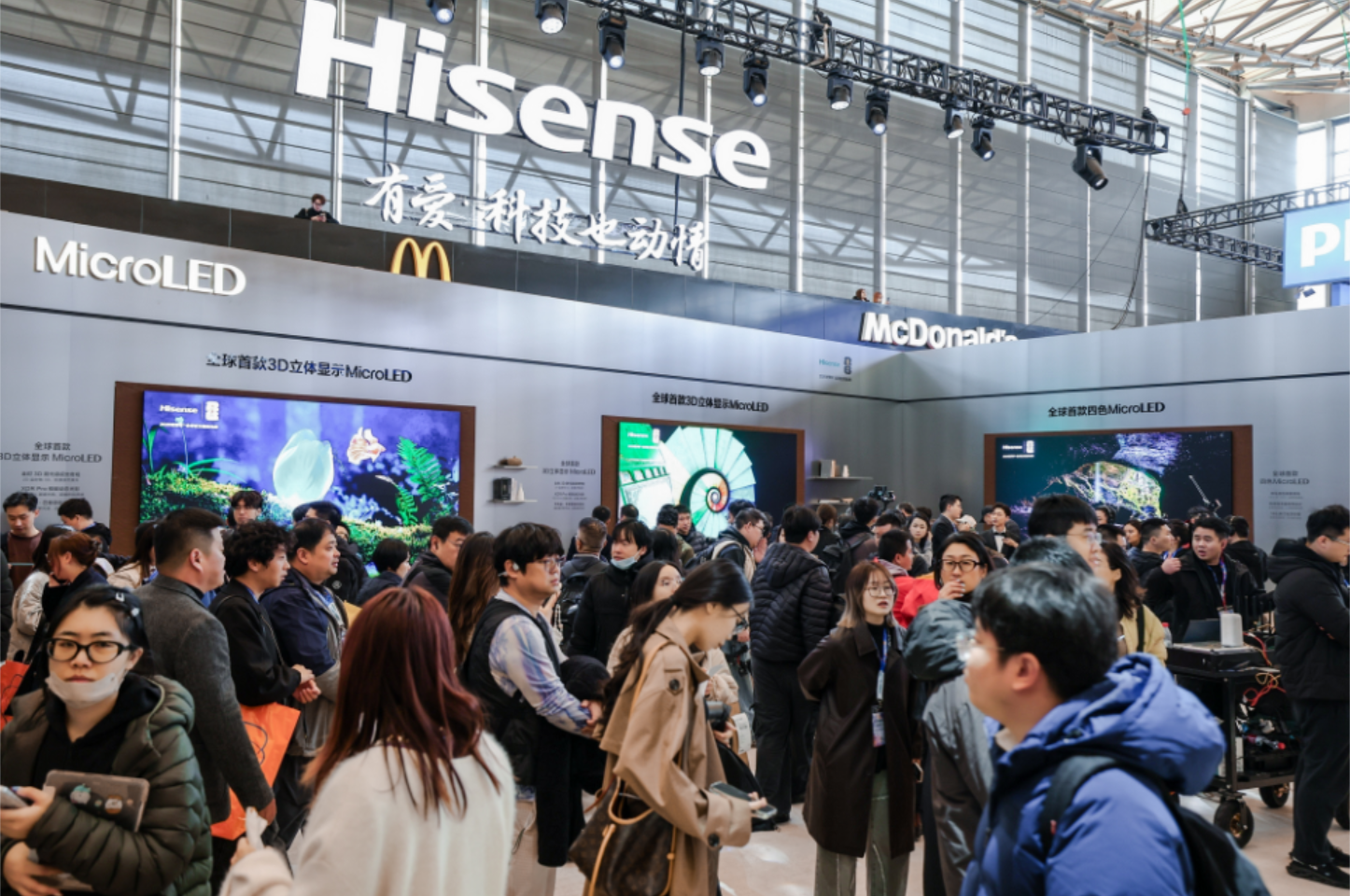 领跑彩色光源时代！海信携三大硬核技术亮相AWE2026