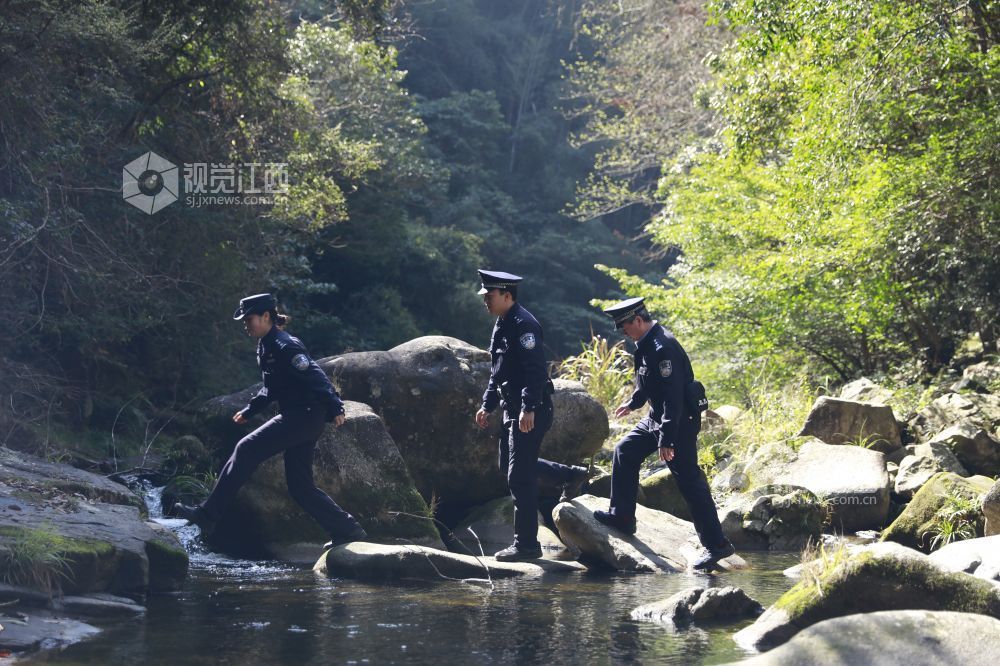 2026年3月11日，永丰县公安局环食药侦大队民警在水浆省级自然保护区开展常态化生态巡护，强化林区安全管控，守护野生动植物栖息环境。